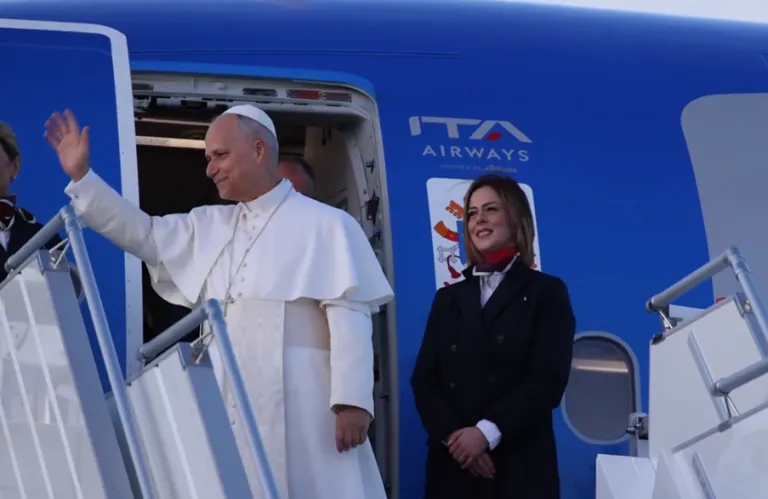 Με τιμές έγινε δεκτός στην Άγκυρα ο Πάπας Λέων - Πραγματοποιεί ιστορική επίσκεψη (βίντεο)