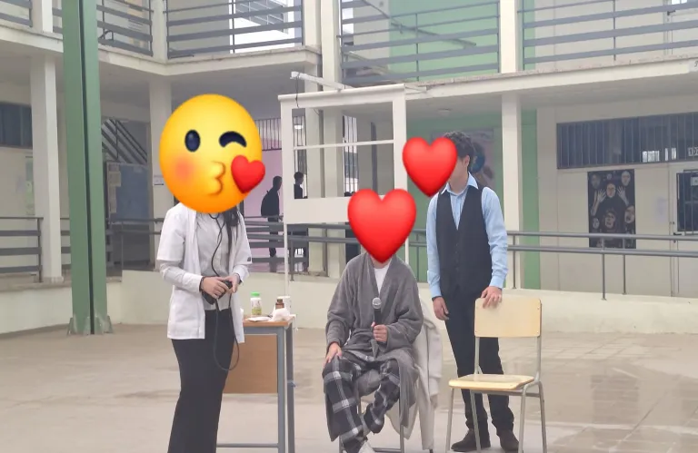 Στο Λύκειο Αγίου Νεοφύτου θεατρικά έργα χωρίς σκηνικά χωρίς κουστούμια και χωρίς φτιαχτά αντικείμενα