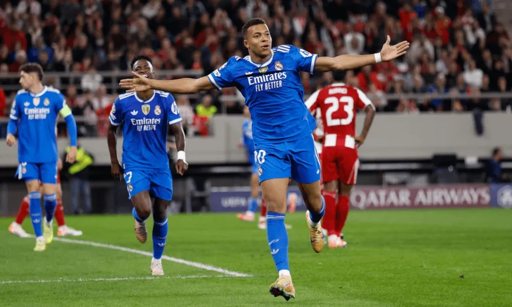 Ο πλανήτης υποκλίνεται στον Εμπαπέ για το καρέ του στο Φάληρο