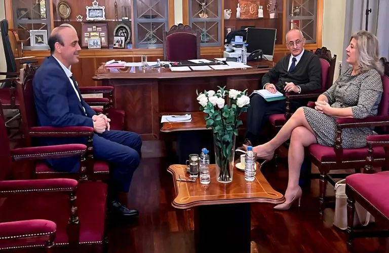 Ενίσχυση συνεργασίας συζήτησαν Δήμαρχος Πάφου – Πρέσβειρα Σερβίας