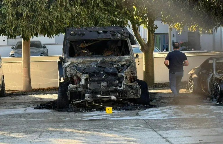 Εμπρησμός υπερπολυτελών οχημάτων στην Λεμεσό - Μήνυμα στον Ρώσο Πούνιν;