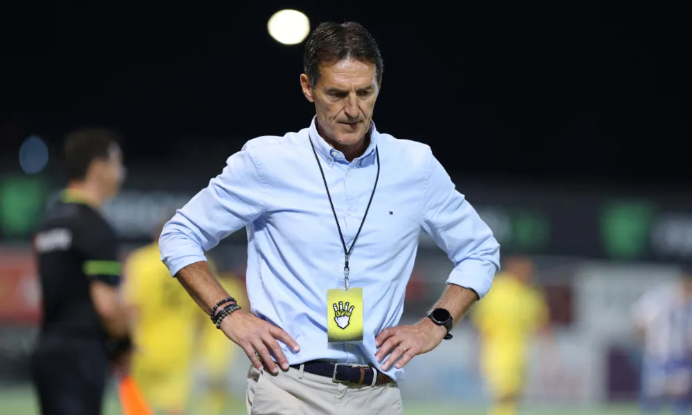 Tέλος ο Γιανέφσκι… και τώρα δύο πρώην Ανορθωσιάτες