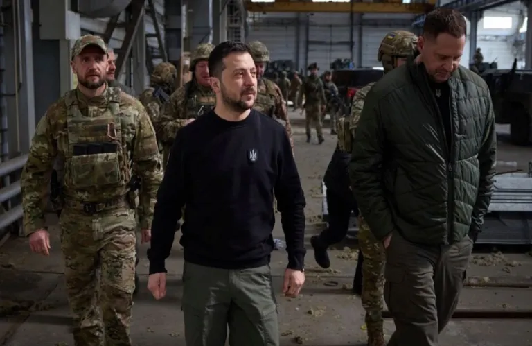 Αντρίι Γερμάκ: Παραιτήθηκε ο στενός συνεργάτης του Ζελένσκι - Η έφοδος της αστυνομίας στο σπίτι του