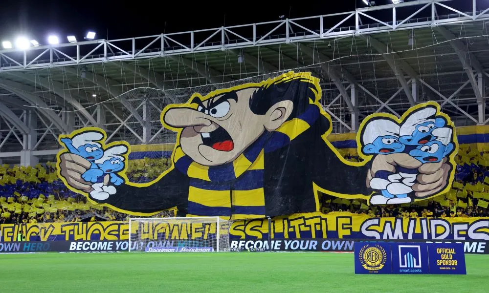 ΦΩΤΟ: To κορεό της ΑΕΛ με... δρακουμέλ και στρουμφάκια