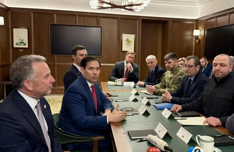 Το μέλλον του πολέμου στην Ουκρανία κρίνεται στη Φλόριντα - Τα δύο βασικά εκκρεμή ζητήματα στις συνομιλίες