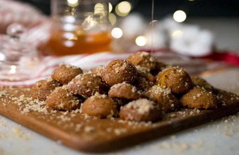 10 απαράβατοι κανόνες για το τέλειο μελομακάρονο