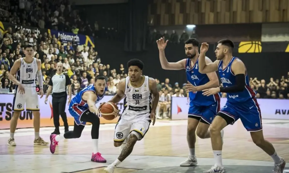 Καταγγέλλει την ατμόσφαιρα στη Βοσνία η σερβική ομοσπονδία: «Εθνικιστικά και υβριστικά συνθήματα και πανό»