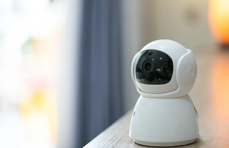 Κύκλωμα χάκαρε 120.000 κάμερες σε σπίτια και διέθετε βίντεο με ιδιωτικές στιγμές