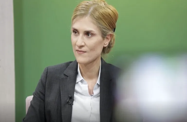 Επειγόντως απάντηση για το πού πρέπει να παρουσιαστεί η Άννα Αριστοτέλους ζητά ο δικηγόρος της