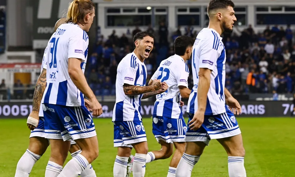 Σαν τη μύγα μες στο γάλα!