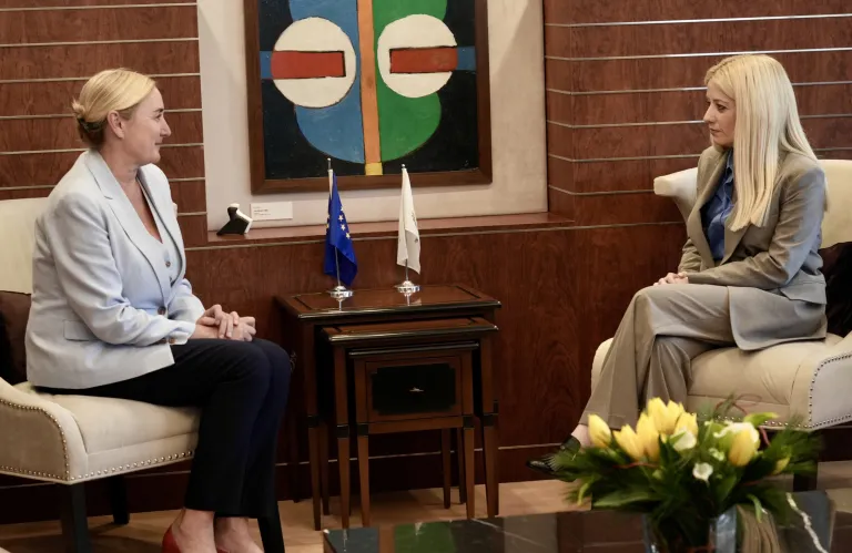 Κοινή βούληση για ενίσχυση διμερούς συνεργασίας εξέφρασαν ΠτΒ-νέα Πρέσβης Τσεχίας