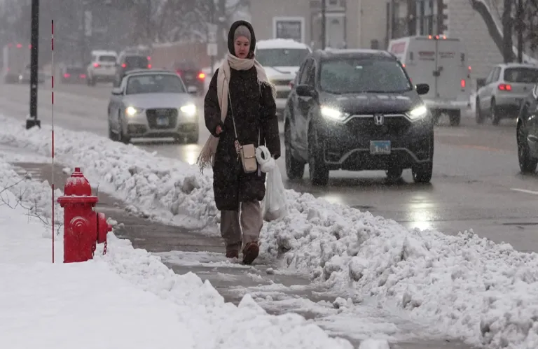 Συναγερμός στις ΗΠΑ ενόψει κακοκαιρίας με ισχυρές χιονοπτώσεις: «Μείνετε σπίτι»
