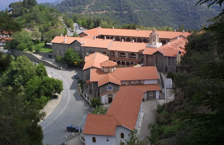 «Μαγικό φίλτρο και θαυματουργή θεραπεία»: Κατηγορηματική διάψευση Μονής Κύκκου για δημοσίευμα στο διαδίκτυο