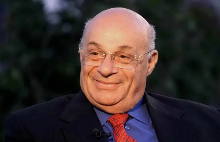 Ο Μάο, ο Στάλιν, ο Ντενκτάς και ο ταγματάρχης Ιλχάν