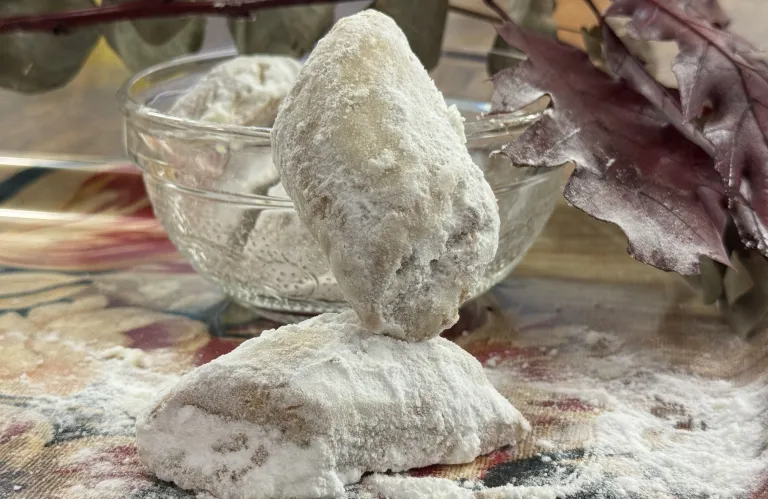 «Κουραμπιέδες αλλιώς: γλυκιές παραδόσεις με άχνη και αγάπη» στο Λεβέντειο Δημοτικό Μουσείο