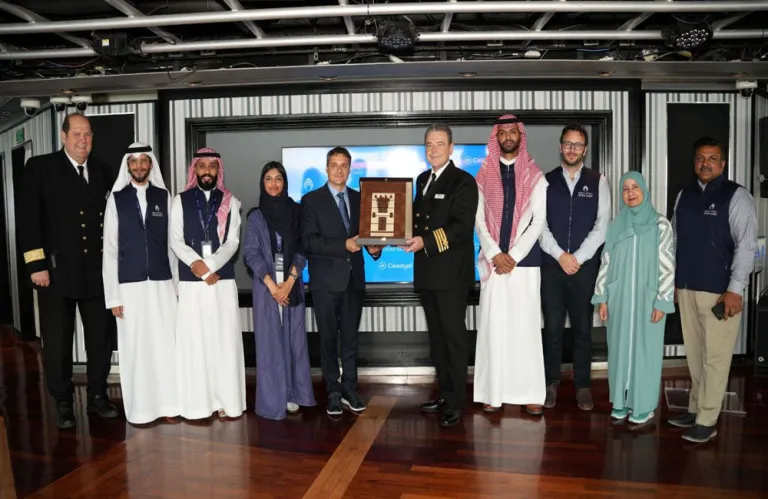 Η Cruise Saudi καλωσορίζει τη Celestyal στην πρώτη της προσέγγιση στη Τζέντα με ανταλλαγή πλακέτας