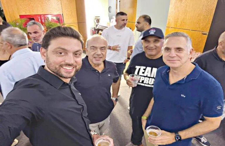 Η φωτογραφία που «πρόδωσε» τη μελλοντική μετεγγραφή του βουλευτή Μιχάλη Γιακουμή στο ΔΗΚΟ