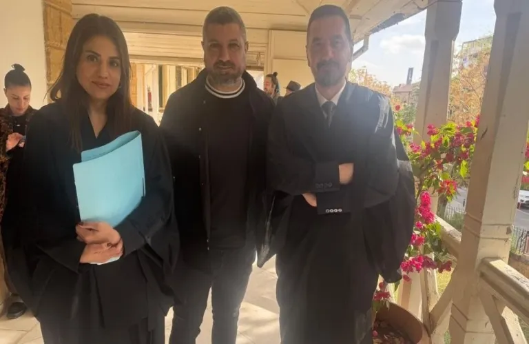 Επ’ αόριστον αναβολή στην «δίκη» Κισμίρ στα κατεχόμενα - Aντιμετώπιζε «ποινή φυλάκισης» 10 ετών για ένα άρθρο