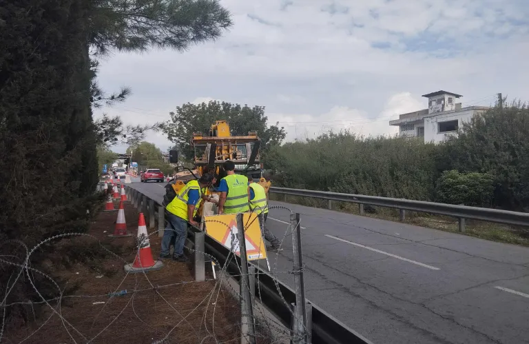 Έπιασαν δουλειά οι μπουλντόζες στο οδόφραγμα Αγίου Δομετίου – Τρίτη λωρίδα για αποσυμφόρηση και πεζόδρομος (φώτος - βίντεο)