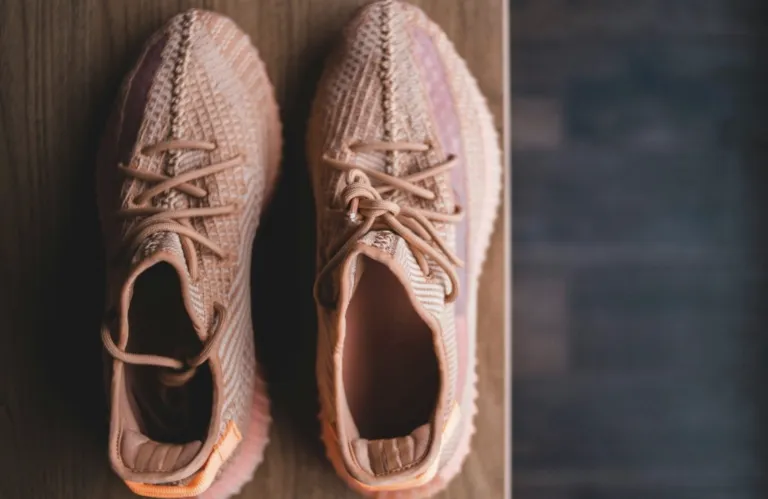 Το κατασκευαστικό λάθος στα γυναικεία αθλητικά παπούτσια για το οποίο δεν μιλά κανείς