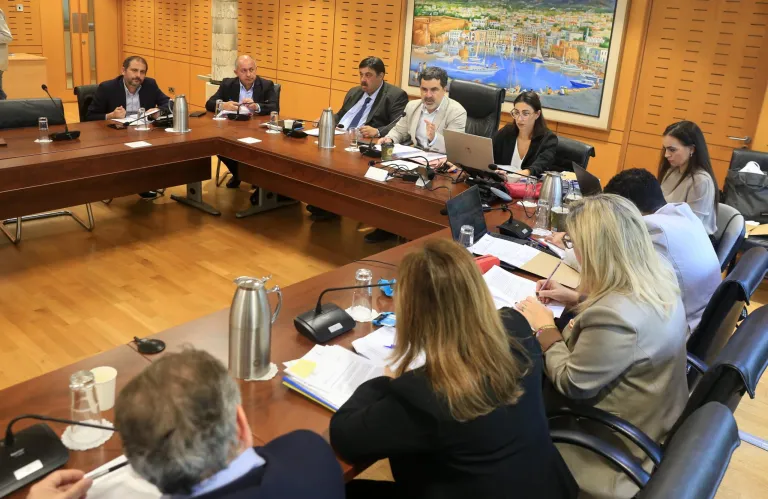 Αξιολόγηση εκπαιδευτικών με... απειλές κατά βουλευτών