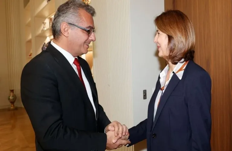 Πρώτη συνάντηση Ολγκίν με Έρχιουρμαν: «Οι ηγέτες να φέρουν θετικά αποτελέσματα»