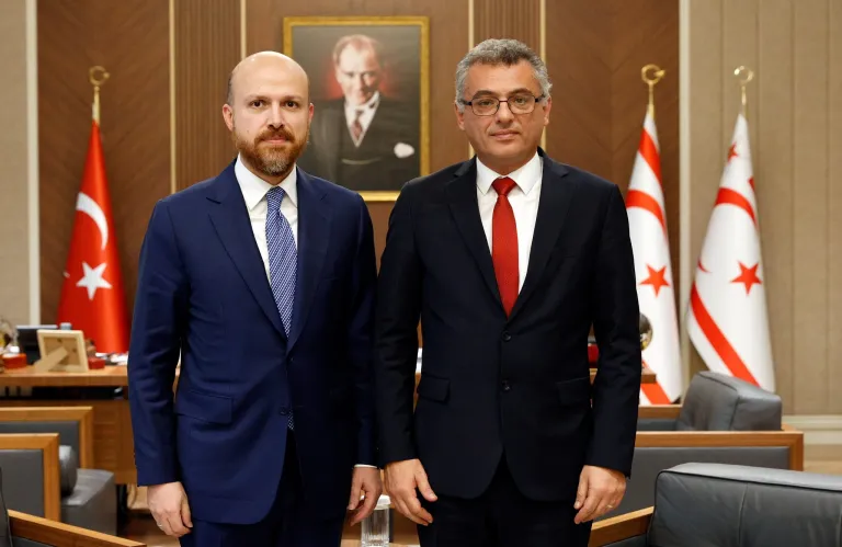 Έκπληξη υιού Ερντογάν στα κατεχόμενα: Προσγειώθηκε και πήγε κατευθείαν στον Έρχιουρμαν