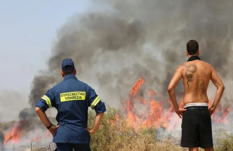 Πυρκαγιά στην ορεινή Λεμεσό – Ισχυροί άνεμοι δυσκολεύουν το έργο των πυροσβεστών