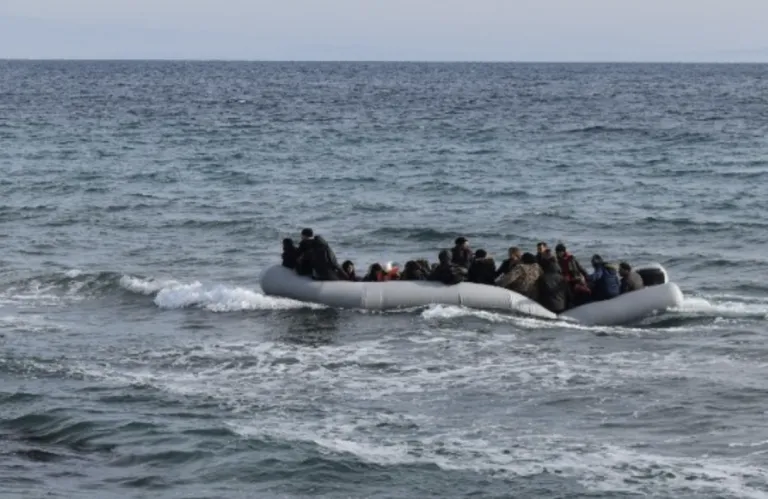 Εντοπίστηκαν 18 νεκροί σε ημιβυθισμένη λέμβο στα νότια της Κρήτης