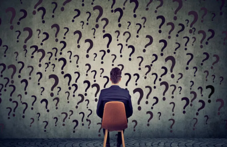 Η ανοησία μας άπλωσεν τους ιστούς της παντού