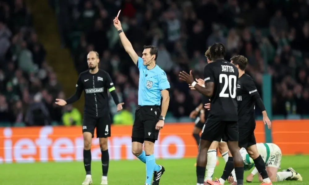 Ο Μαρτίνεθ Μουνουέρα «σφυρίζει» στο Καϊράτ Αλμάτι-Ολυμπιακός