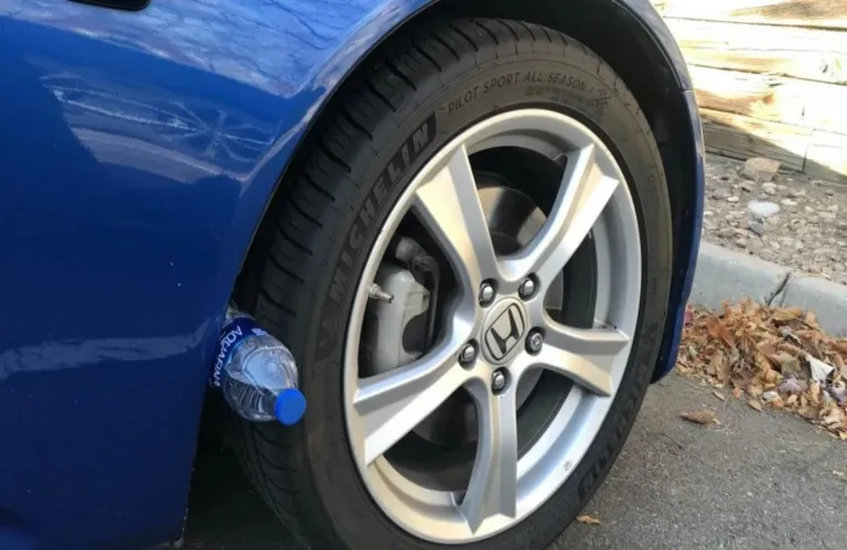 Κλέβουν αυτοκίνητα με ένα απλό μπουκάλι νερού - Αυτό είναι το νέο φθηνό κόλπο των κλεφτών