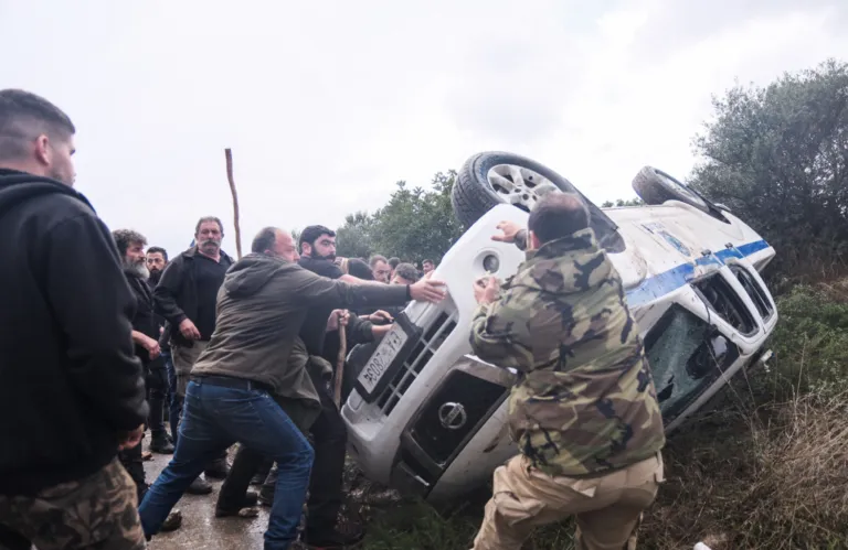 Αγριότητες στην Κρήτη: Ταυτοποιήθηκαν οι αγρότες, παραπέμπονται για εγκληματική οργάνωση (φώτος)