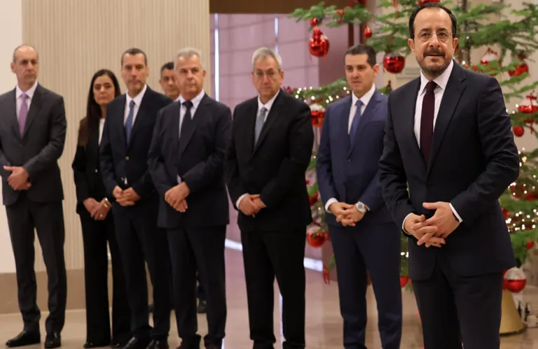 Τελετή διαβεβαίωσης της... προεδρικής ασυνέπειας