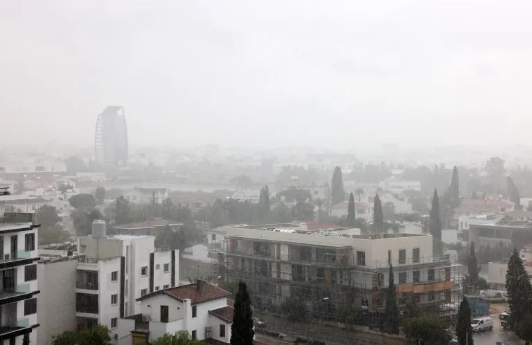 «Byron»: Συνεχίζονται οι βροχές και οι καταιγίδες με κίτρινη προειδοποίηση