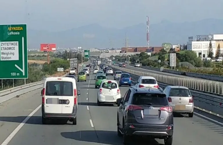 Κυκλοφοριακό κομφούζιο στο highway Λεμεσού/Λευκωσίας - Κλειστή η έξοδος Χαλεπιανών μετά από τροχαίο