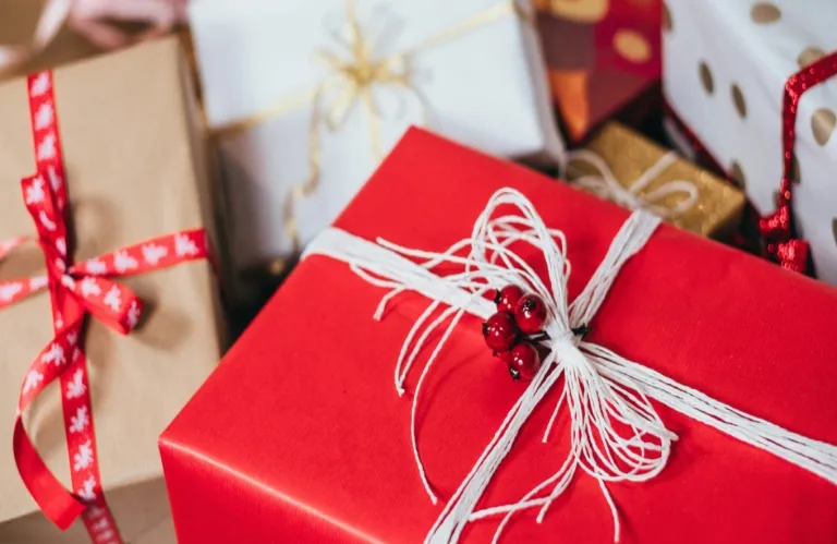 Εργαζόμενη έκανε καταγγελία στο HR εταιρείας για το δώρο που πήρε από συνάδελφό της στο Secret Santa