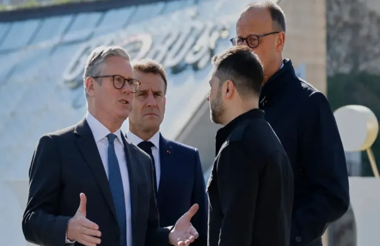 Επικοινωνία Μακρόν, Στάρμερ και Μερτς με τον Τραμπ για την Ουκρανία