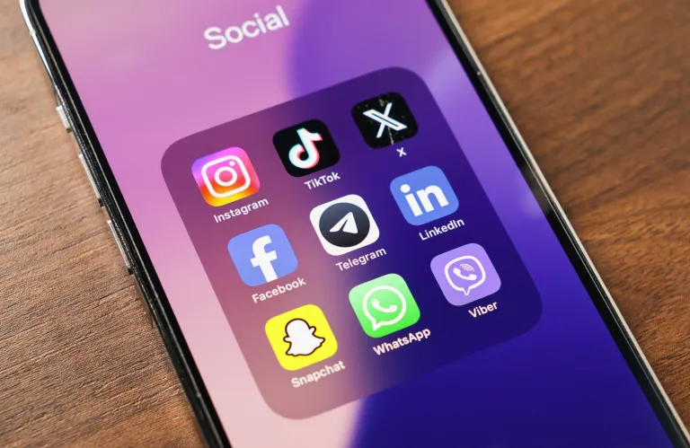Εθισμένοι στα κοινωνικά δίκτυα οι Κύπριοι- Κάνουν θραύση WhatsApp, Viber, Facebook, X