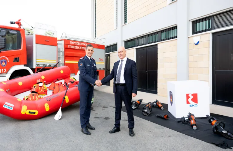 Η ΕΚΟ «θωρακίζει» την Πυροσβεστική Υπηρεσία με νέα δωρεά εξοπλισμού