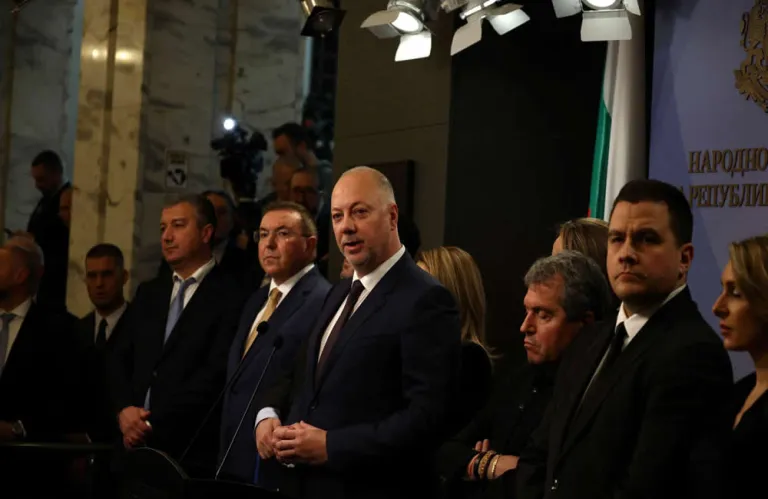 Παραιτήθηκε η κυβέρνηση στη Βουλγαρία μετά από εβδομάδες διαδηλώσεων κατά της διαφθοράς