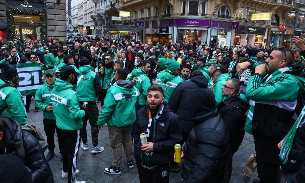 ΦΩΤΟ: Έστησαν... πάρτι μεσημεριάτικα στη Βιέννη οι Ομονοιάτες