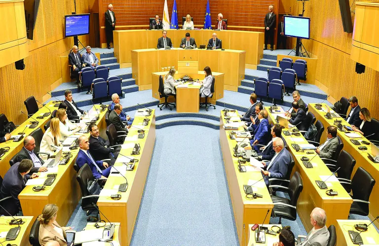 Αλλαγές στην αναγραφή ονομάτων στα ψηφοδέλτια ενέκρινε η Ολομέλεια