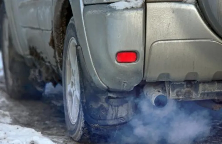 Πρέπει να ζεσταίνω τον κινητήρα το πρωί όταν κάνει κρύο;