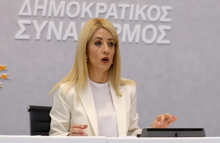 Αννίτα για φορολογική μεταρρύθμιση: Σκοπός να ελαφρύνουμε τον κόσμο και τις επιχειρήσεις