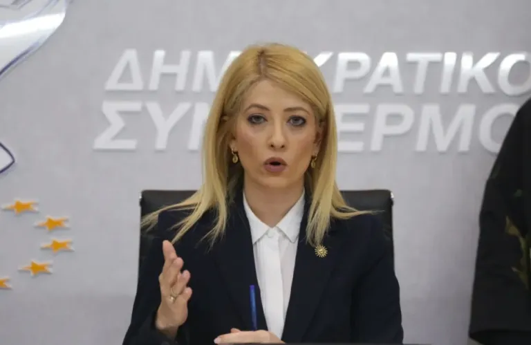 Αντιπαράθεση Αννίτας-ΕΛΑΜ για τους πίνακες Γαβριήλ - «Αισχρή προσπάθεια»