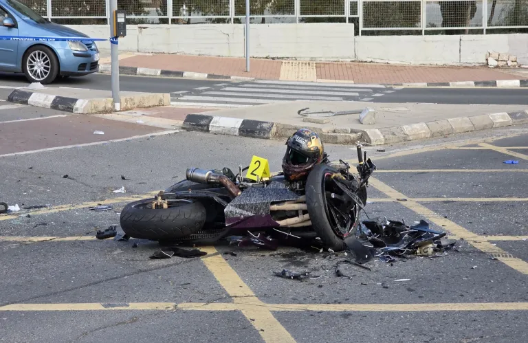 Σοβαρός τραυματισμός 23χρονου μοτοσικλετιστή σε οδική σύγκρουση στην Πάφο