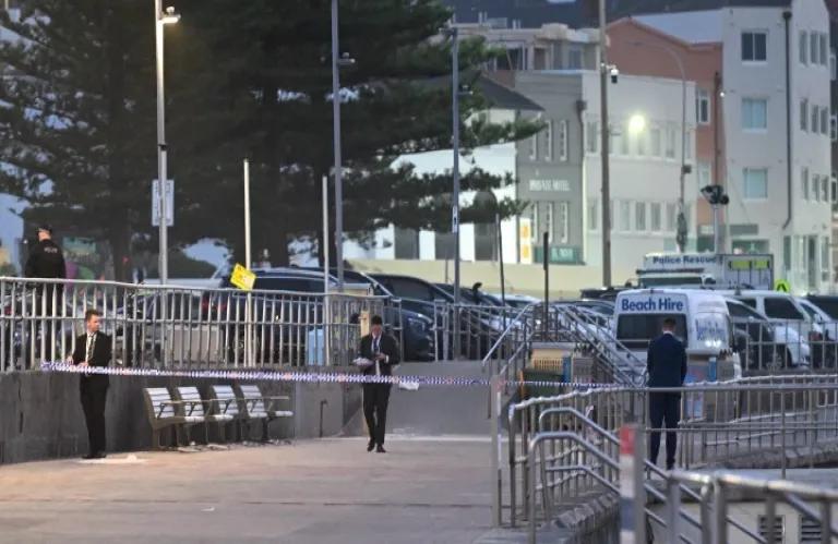 Αυστραλία: Πατέρας και γιος οι δράστες της φονικής επίθεσης στη Μπόνταϊ – Η Κυβέρνηση προωθεί αυστηρότερους νόμους όπλων