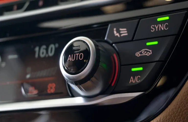 Χαμηλές θερμοκρασίες το πρωί - Δύο σοβαροί λόγοι για να μην πατήσεις αυτό το κουμπί στο αυτοκίνητο