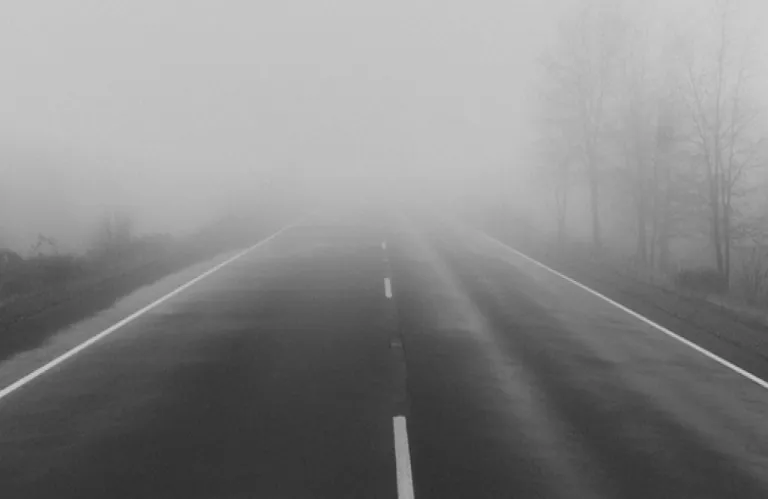Πυκνή ομίχλη επηρεάζει την κυκλοφορία στο Οδικό Δίκτυο Πλατρών – Τροόδους